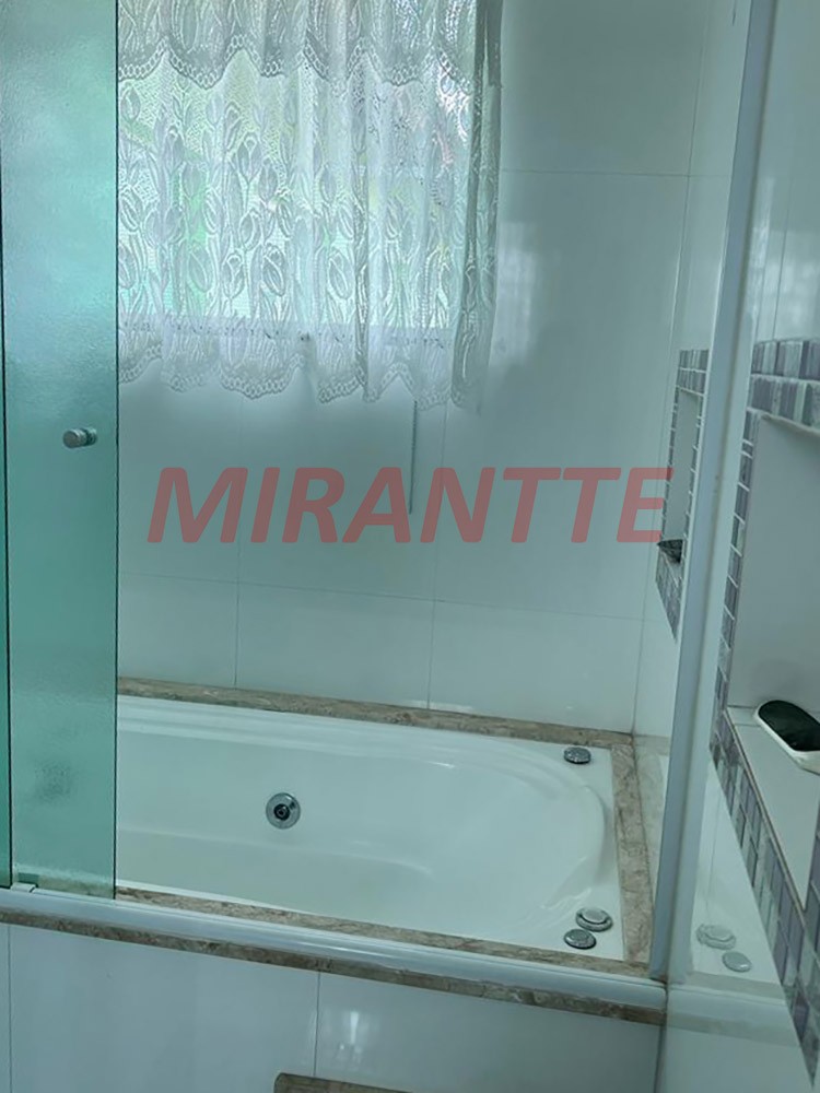 Sobrado de 240m² com 3 quartos em Vila Galvão