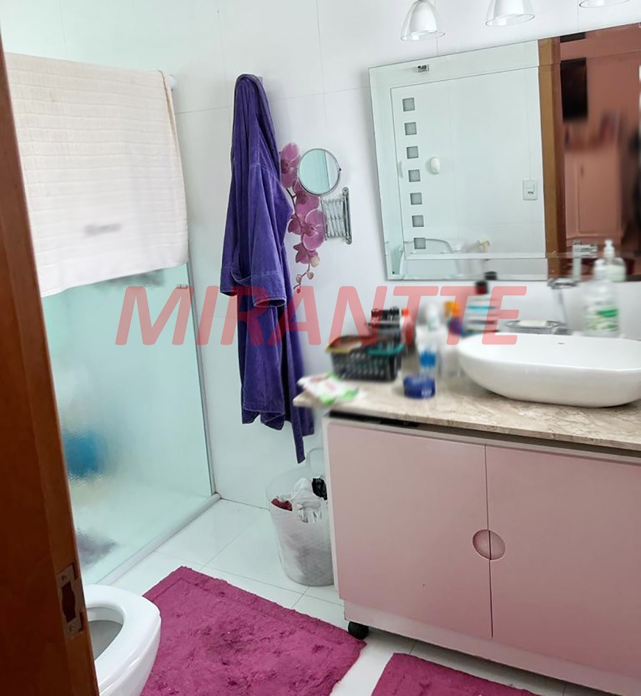 Sobrado de 240m² com 3 quartos em Vila Galvão