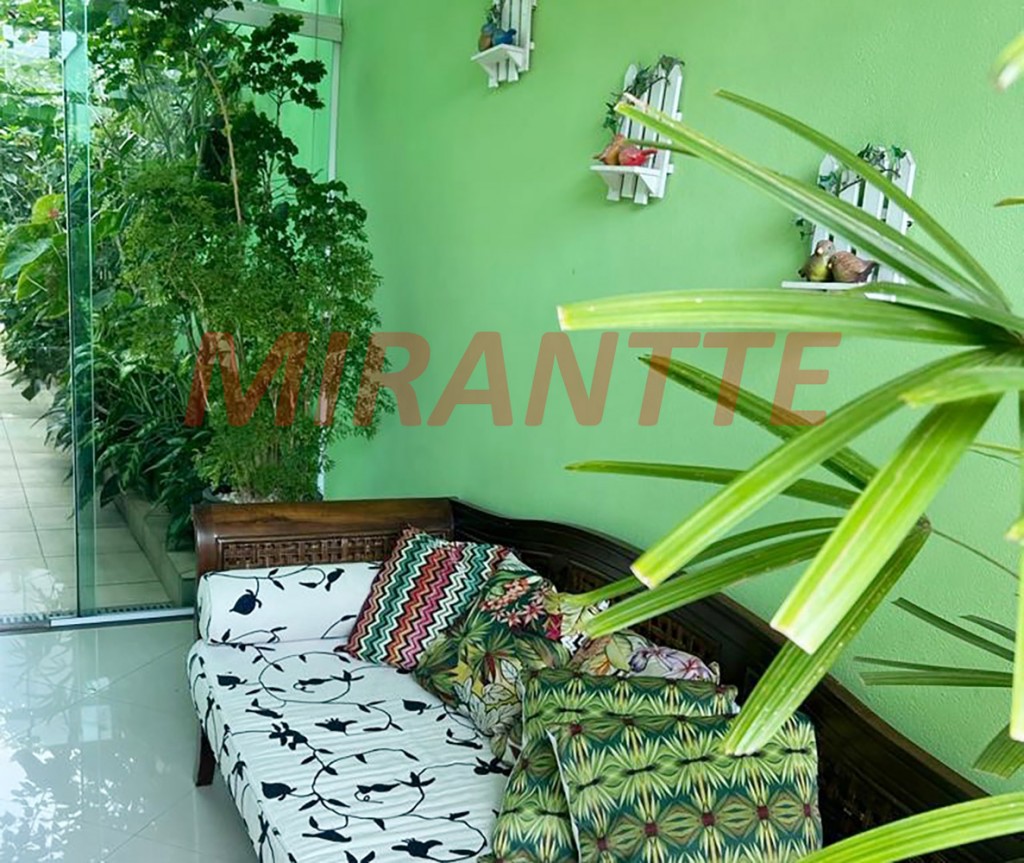 Sobrado de 240m² com 3 quartos em Vila Galvão