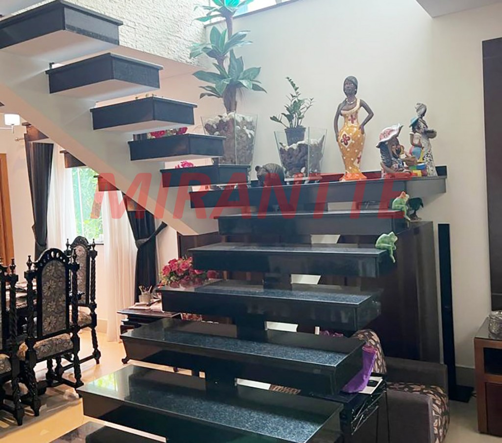 Sobrado de 240m² com 3 quartos em Vila Galvão