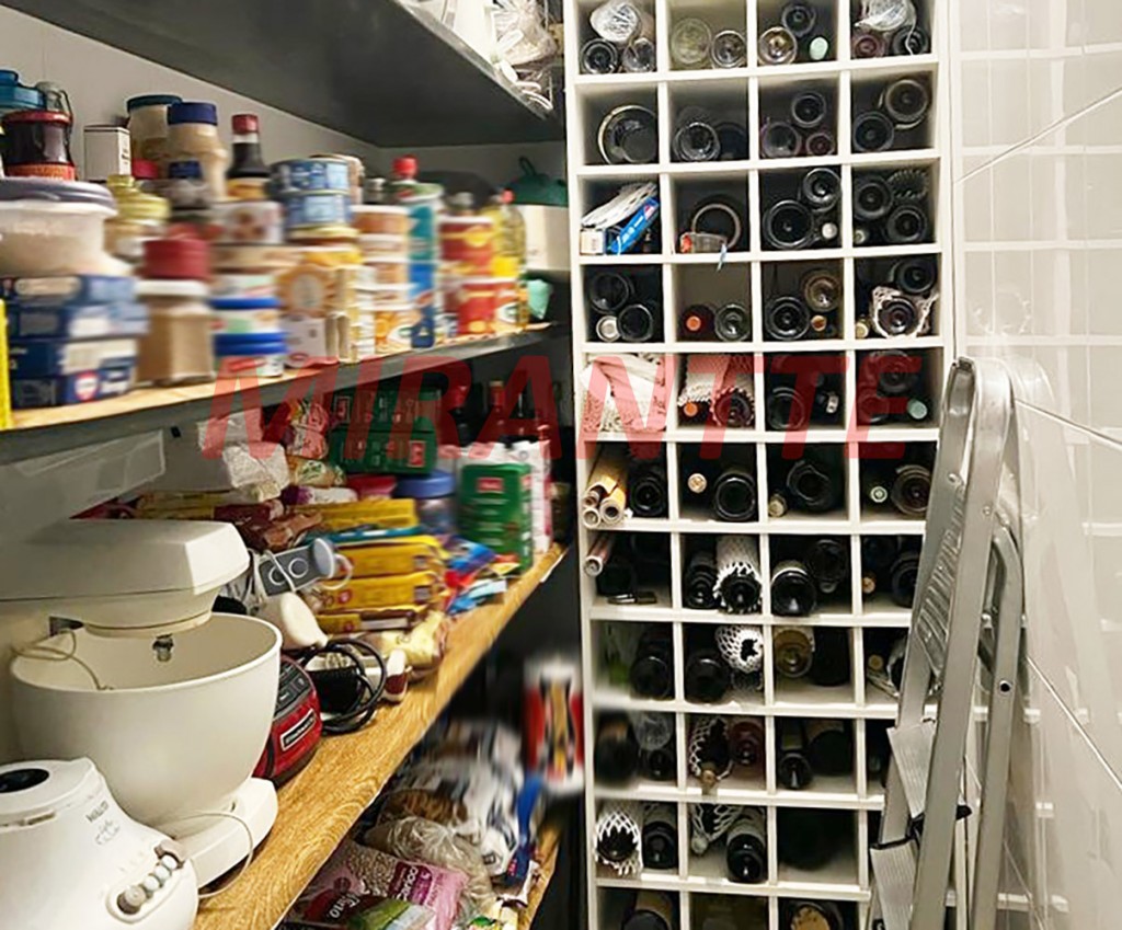 Sobrado de 240m² com 3 quartos em Vila Galvão