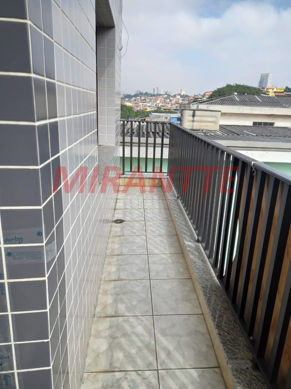 Comercial de 750m² em Limão