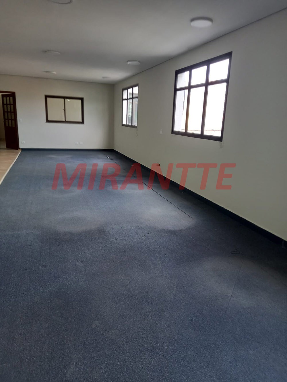 Comercial de 750m² em Limão