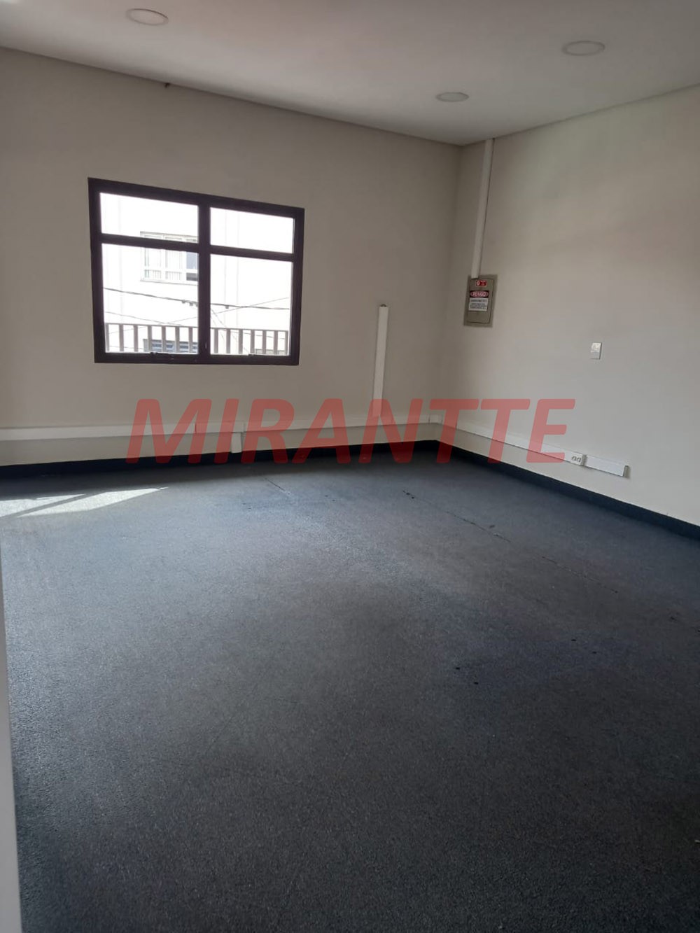 Comercial de 750m² em Limão