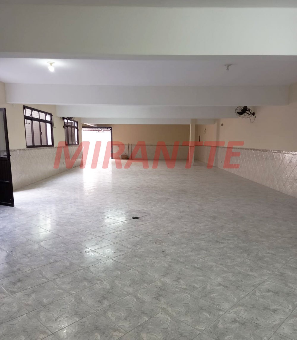 Comercial de 750m² em Limão