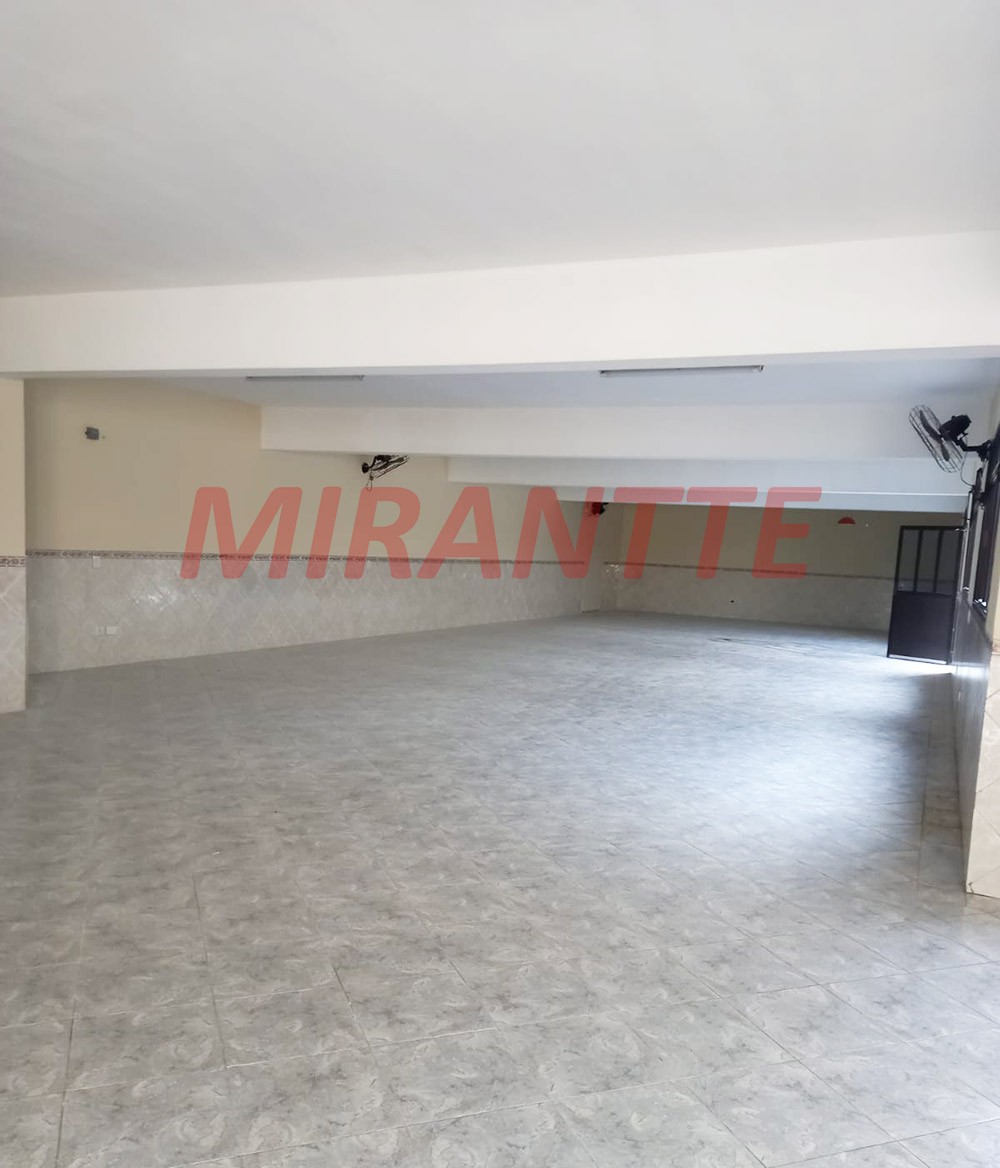 Comercial de 750m² em Limão