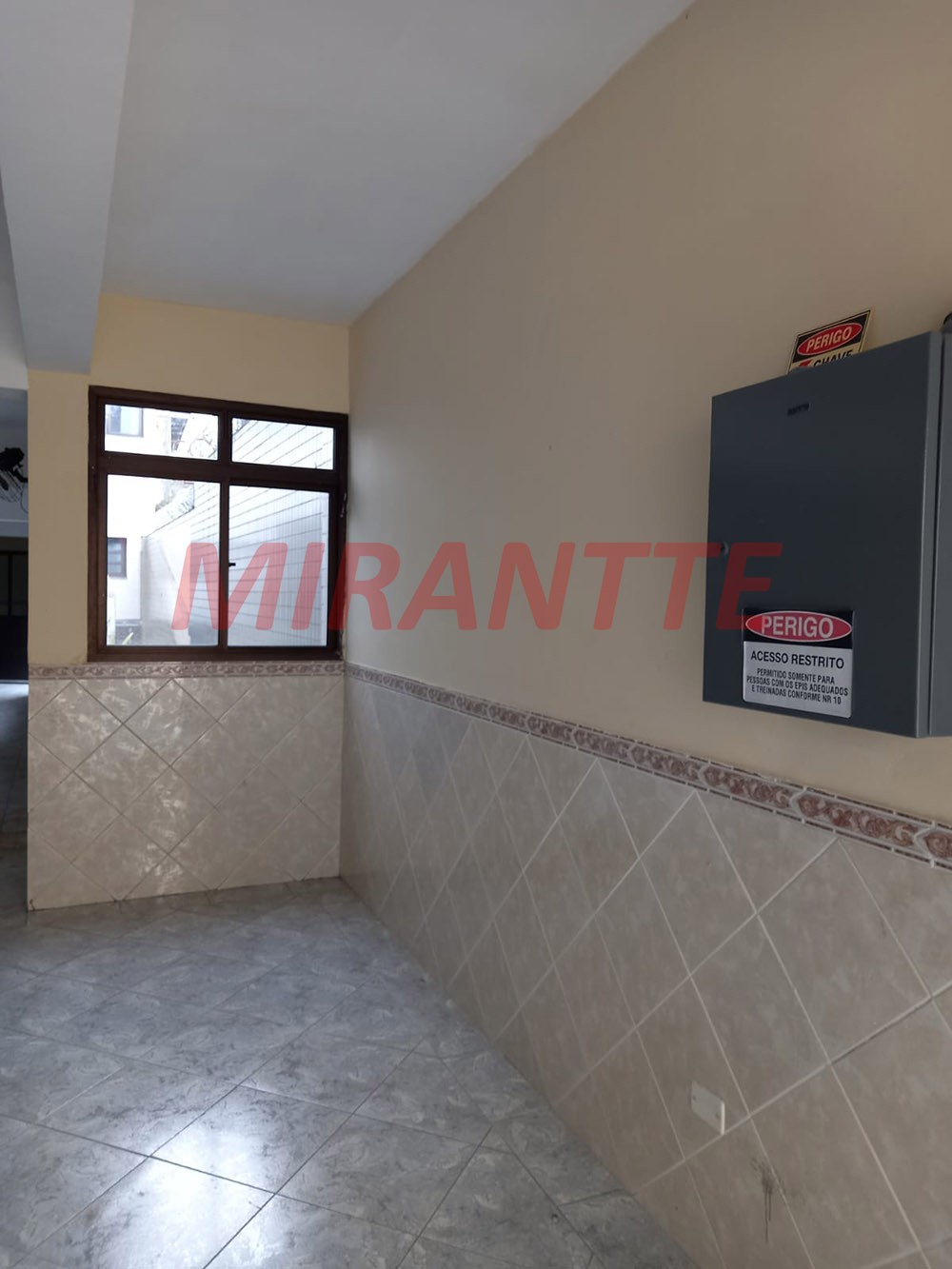 Comercial de 750m² em Limão