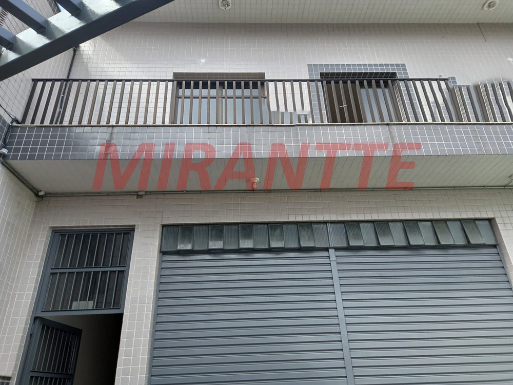 Comercial de 750m² em Limão