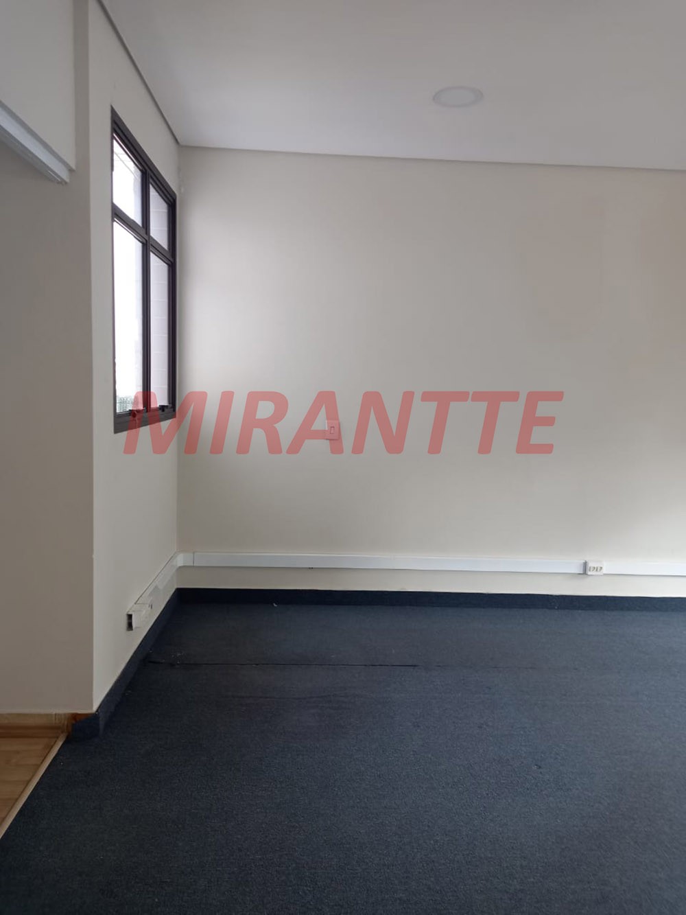 Comercial de 750m² em Limão
