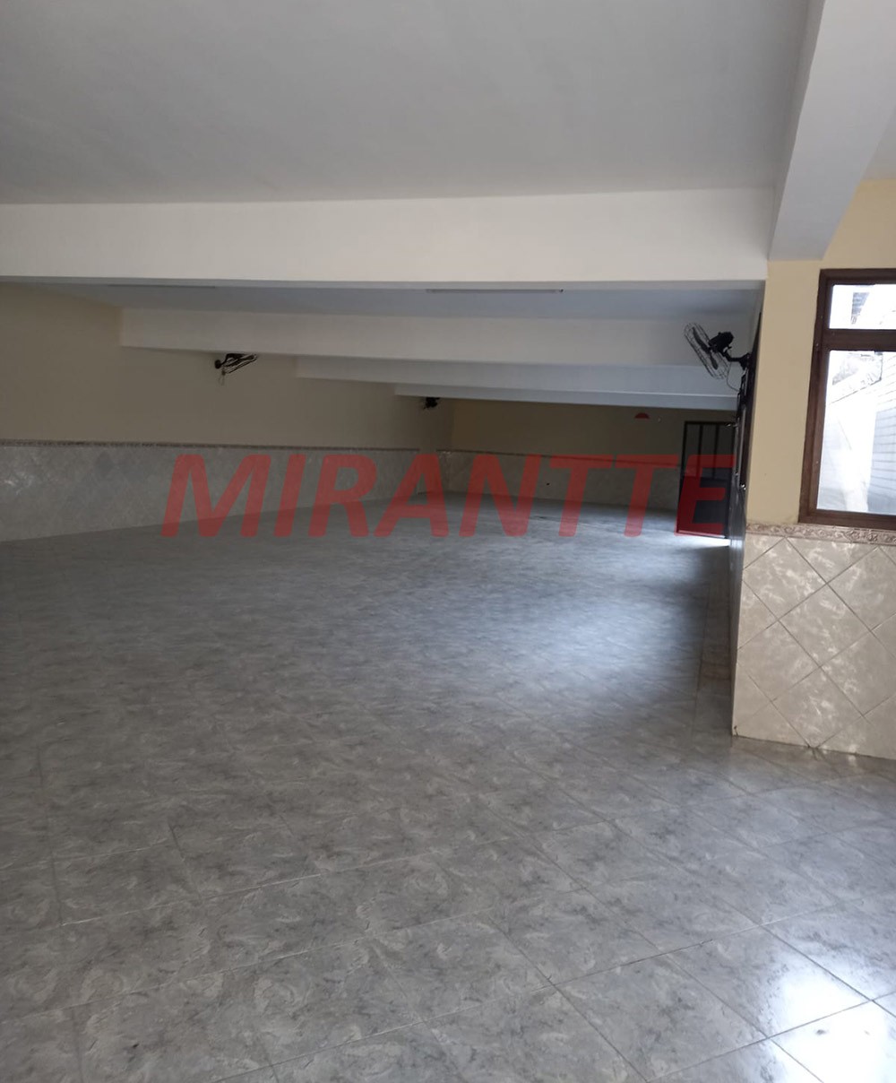 Comercial de 750m² em Limão