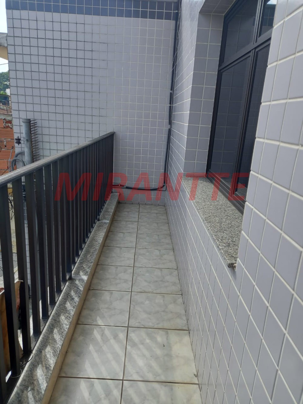 Comercial de 750m² em Limão