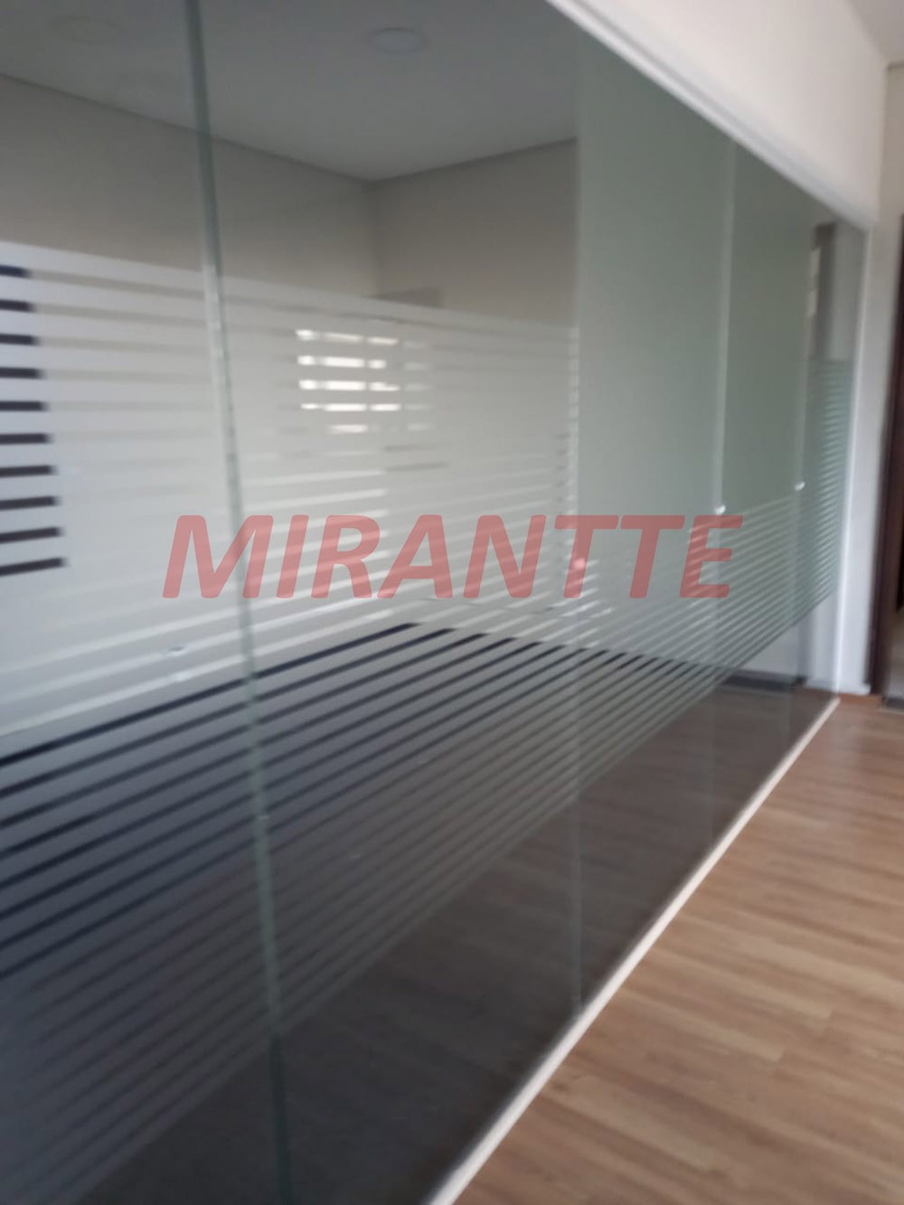 Comercial de 750m² em Limão