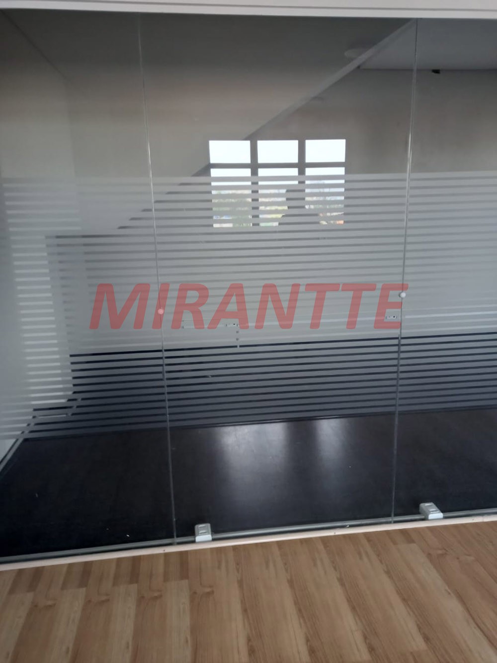 Comercial de 750m² em Limão