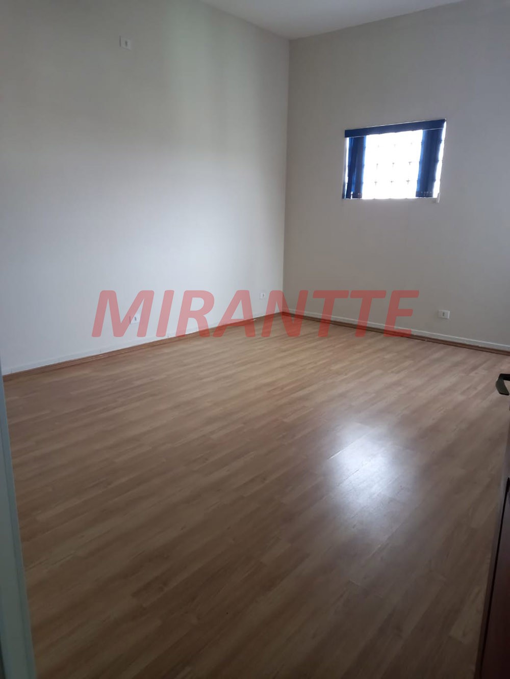 Comercial de 750m² em Limão