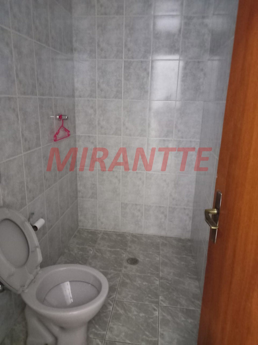 Comercial de 750m² em Limão