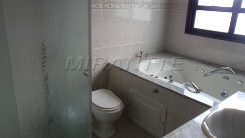 Casa terrea de 600m² com 6 quartos em Serra Da Cantareira