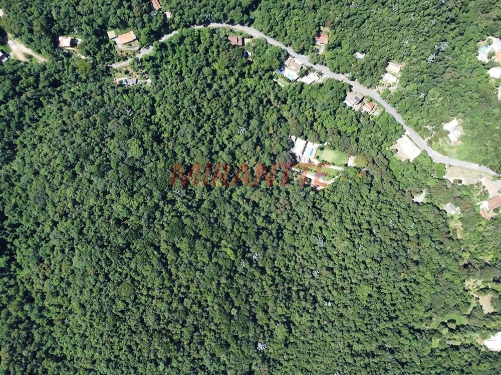 Sobrado de 30000m² com 5 quartos em Serra Da Cantareira