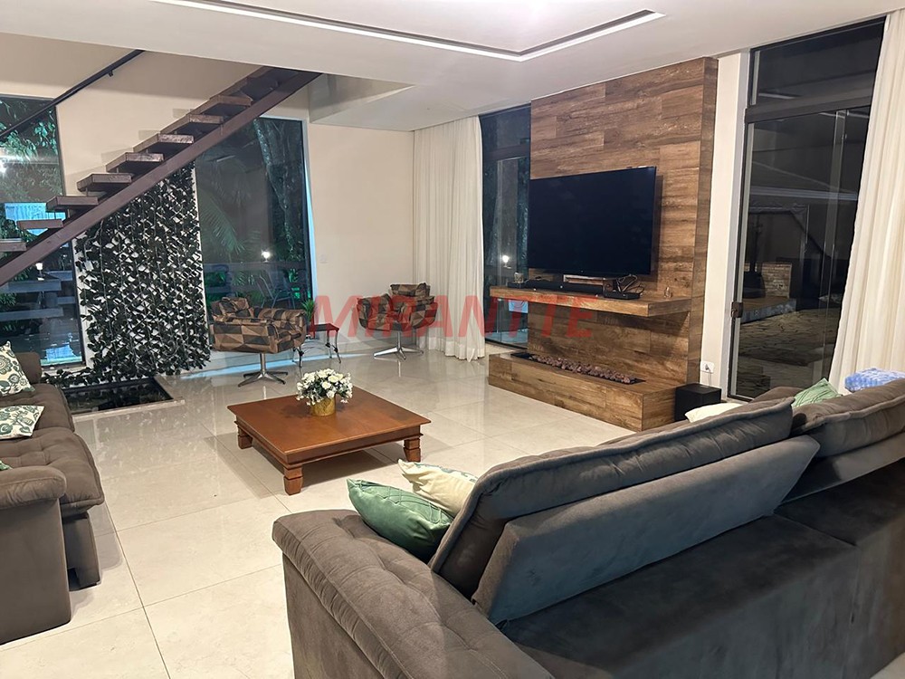 Sobrado de 30000m² com 5 quartos em Serra Da Cantareira
