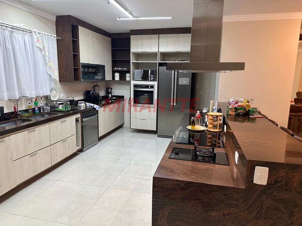 Sobrado de 30000m² com 5 quartos em Serra Da Cantareira