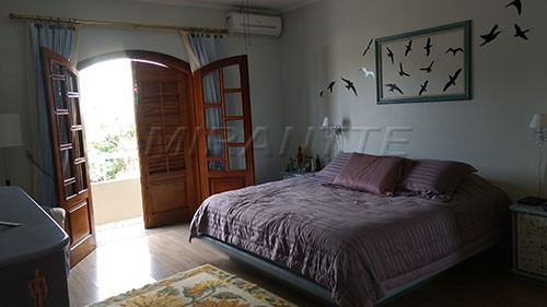 Sobrado de 450m² com 4 quartos em Jardim Ibiratiba