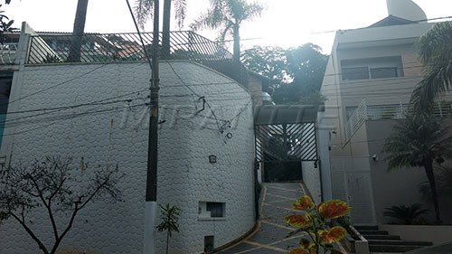 Sobrado de 450m² com 4 quartos em Jardim Ibiratiba