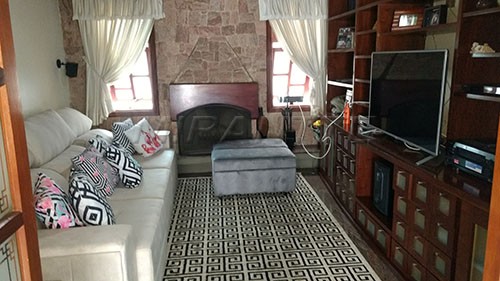 Sobrado de 450m² com 4 quartos em Jardim Ibiratiba