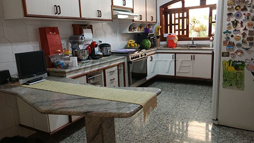 Sobrado de 450m² com 4 quartos em Jardim Ibiratiba