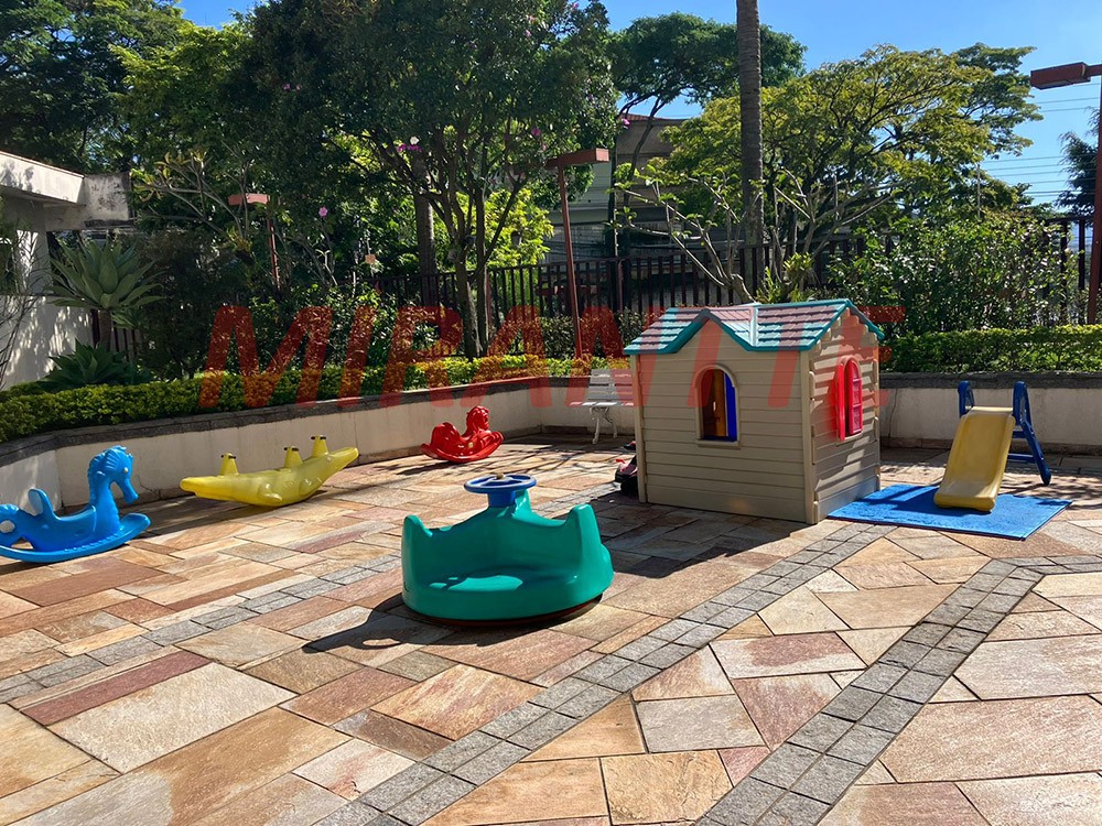 Apartamento de 160m² com 4 quartos em Água Fria