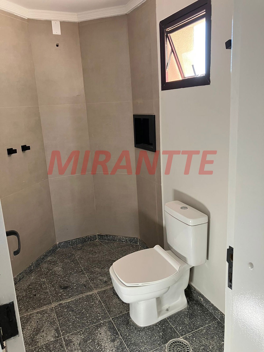 Apartamento de 160m² com 4 quartos em Água Fria