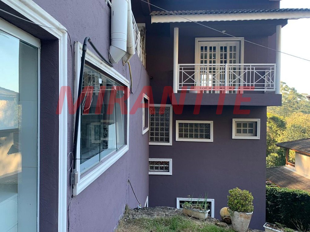 Sobrado de 350m² com 5 quartos em Serra da Cantareira