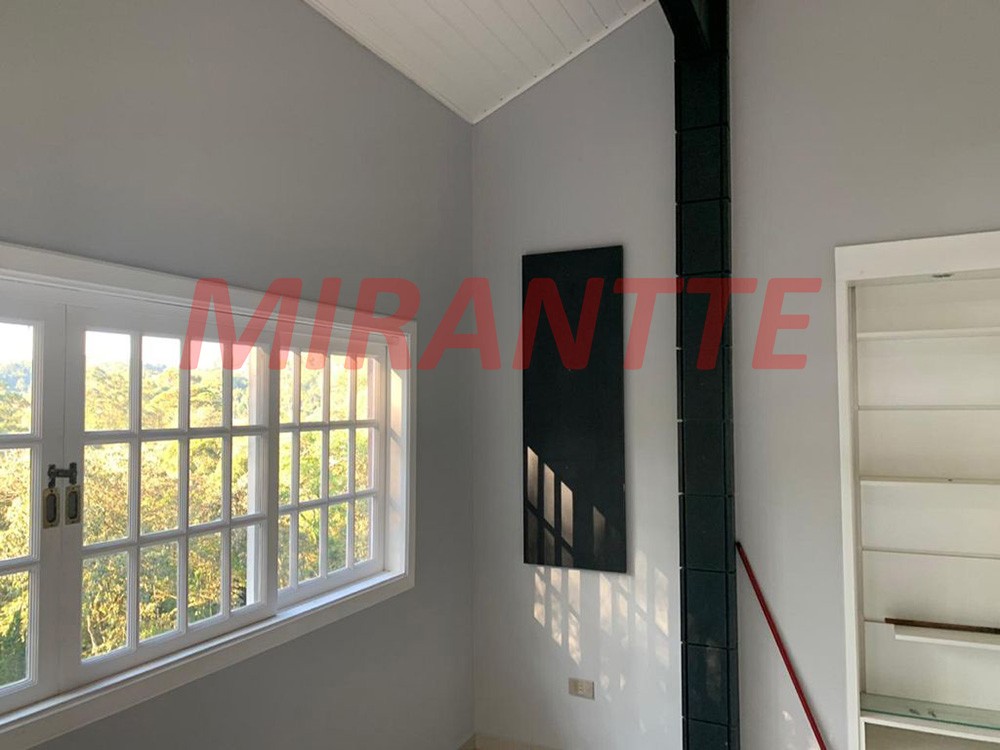 Sobrado de 350m² com 5 quartos em Serra da Cantareira