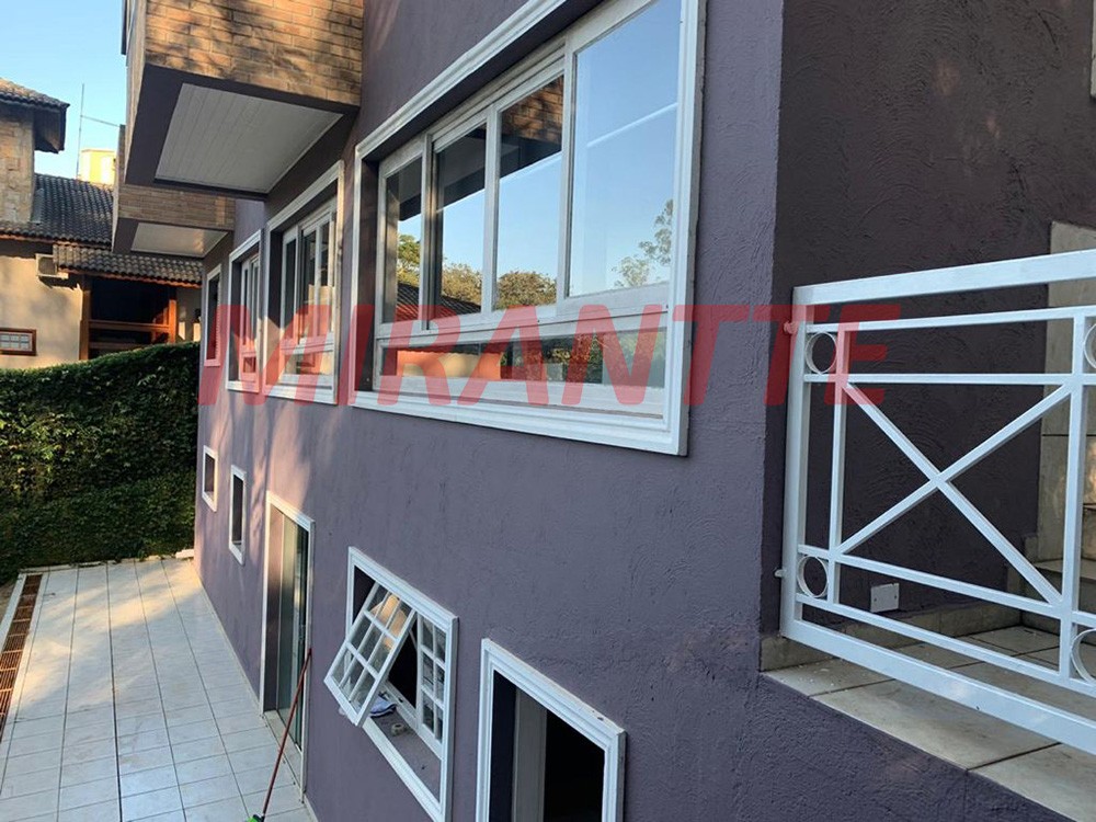 Sobrado de 350m² com 5 quartos em Serra da Cantareira