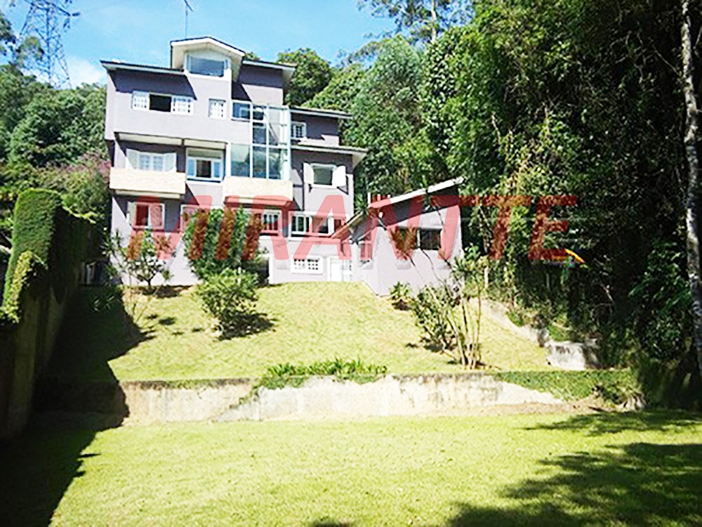 Sobrado de 350m² com 5 quartos em Serra da Cantareira