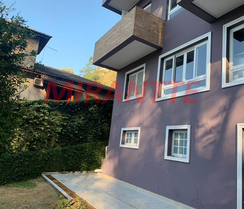 Sobrado de 350m² com 5 quartos em Serra da Cantareira