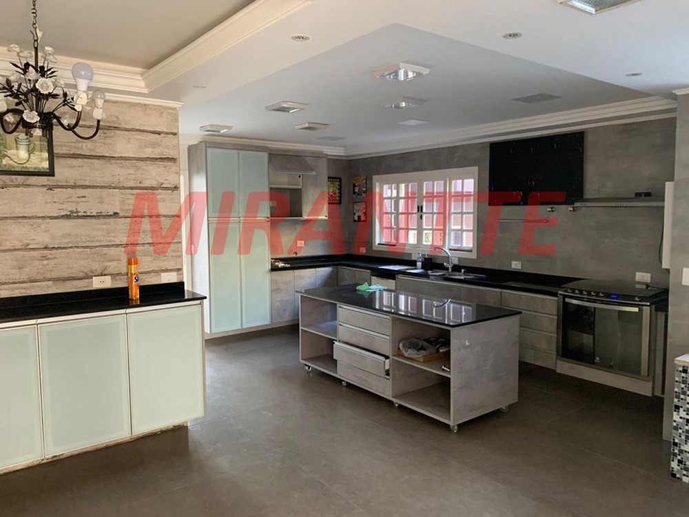 Sobrado de 350m² com 5 quartos em Serra da Cantareira