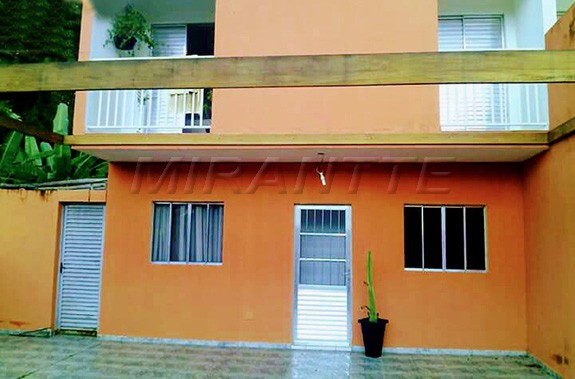 Cond. fechado com 2 quartos em Vila Boacava