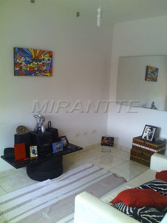 Cond. fechado com 2 quartos em Vila Boacava