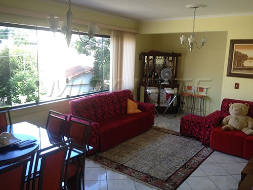 Sobrado com 4 quartos em Vila Miriam