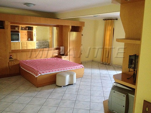 Sobrado com 4 quartos em Vila Miriam