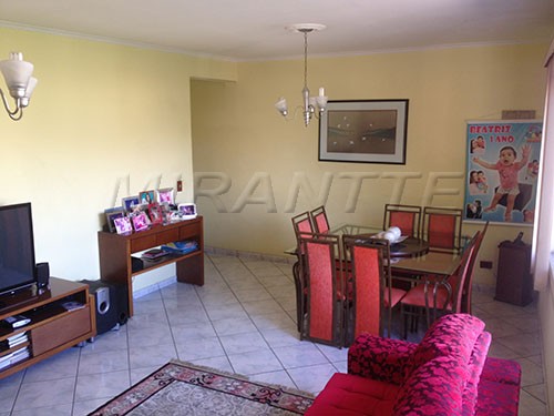 Sobrado com 4 quartos em Vila Miriam