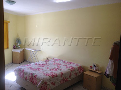Sobrado com 4 quartos em Vila Miriam