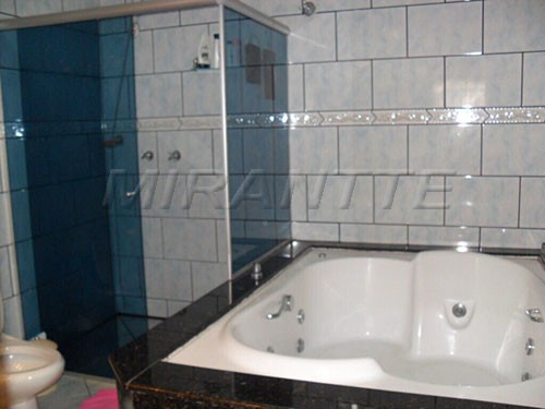 Sobrado com 4 quartos em Vila Miriam