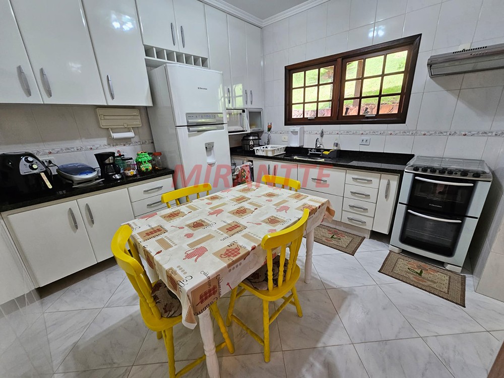 Sobrado de 380m² com 3 quartos em Serra Da Cantareira