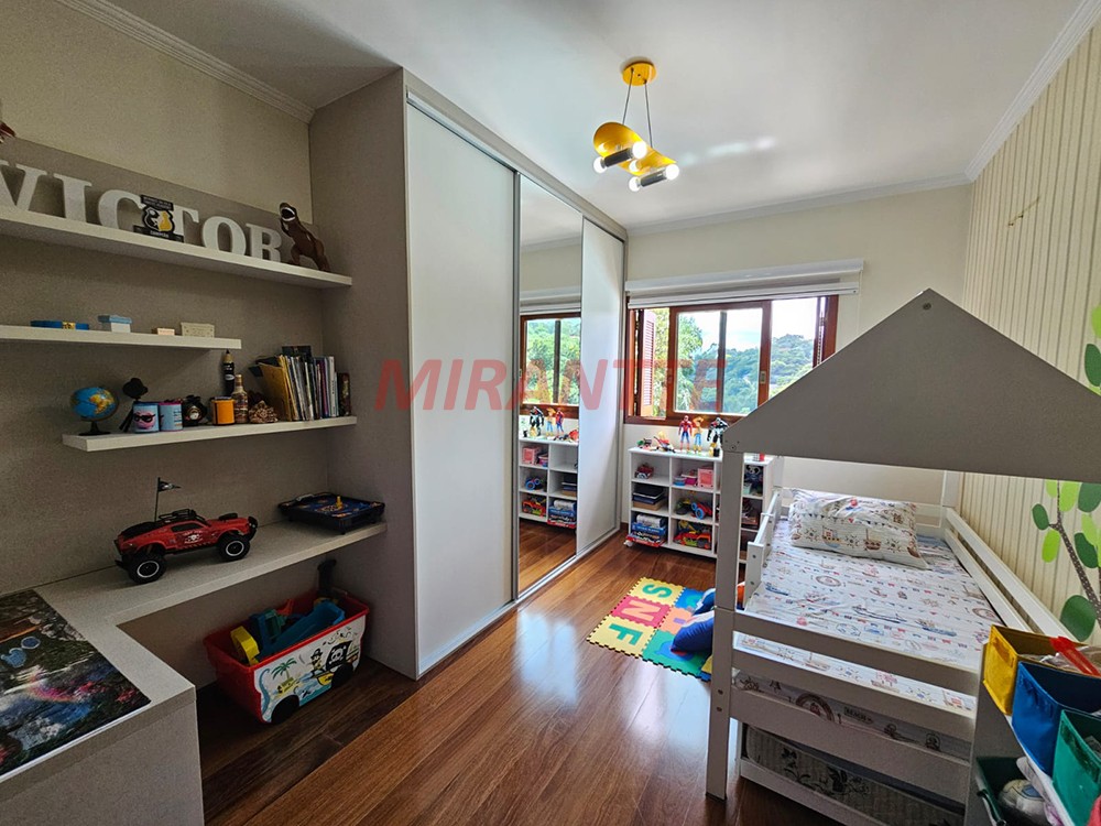 Sobrado de 380m² com 3 quartos em Serra Da Cantareira