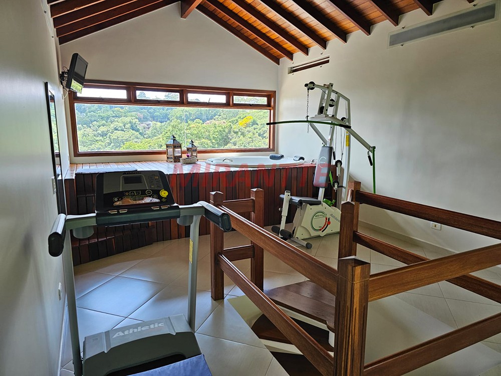 Sobrado de 380m² com 3 quartos em Serra Da Cantareira