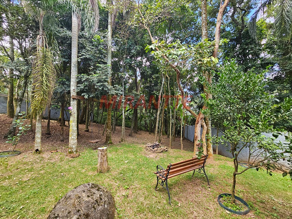 Sobrado de 380m² com 3 quartos em Serra Da Cantareira