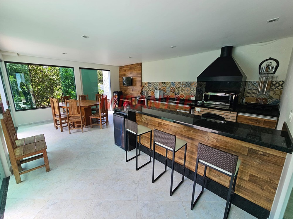 Sobrado de 380m² com 3 quartos em Serra Da Cantareira