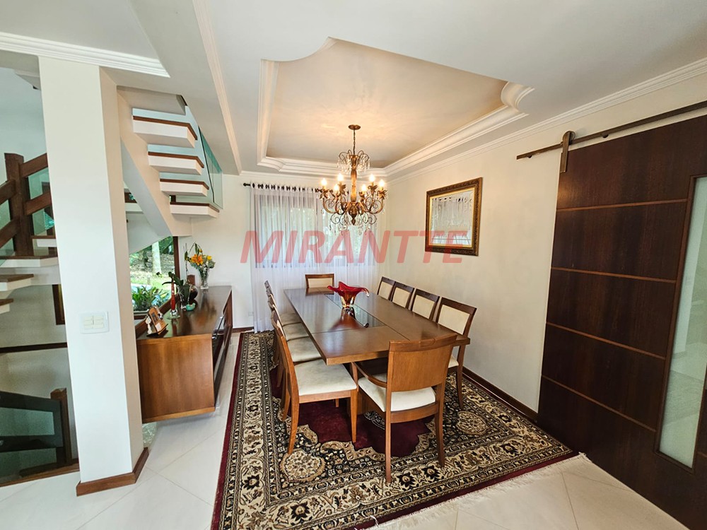 Sobrado de 380m² com 3 quartos em Serra Da Cantareira