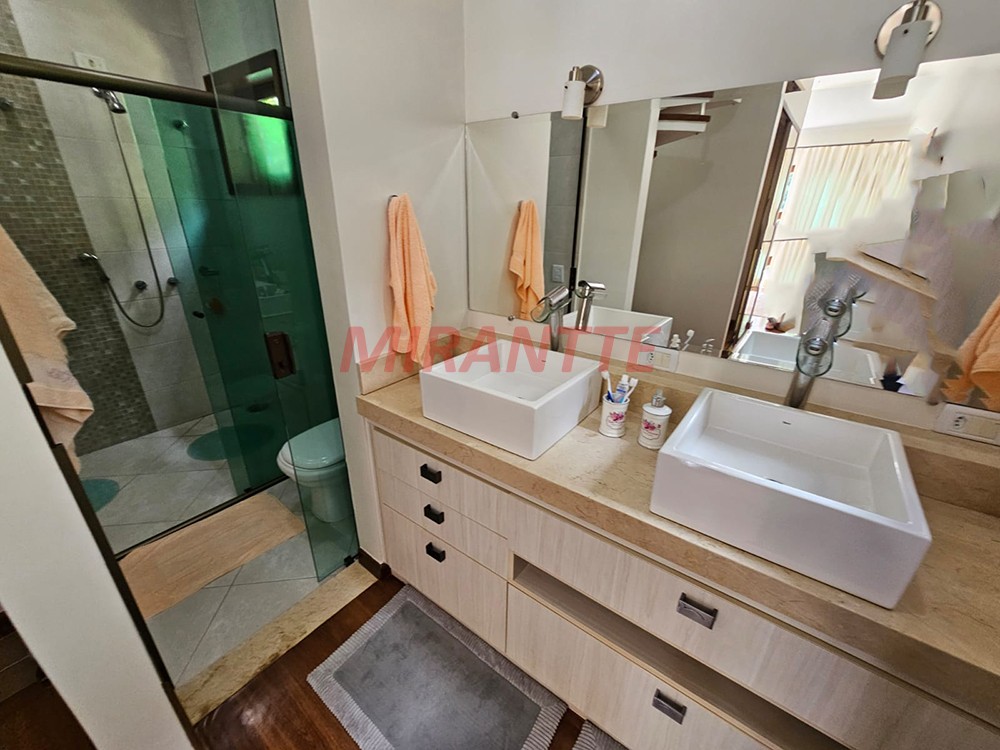 Sobrado de 380m² com 3 quartos em Serra Da Cantareira