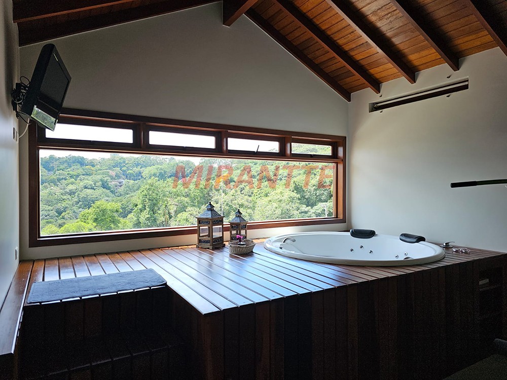 Sobrado de 380m² com 3 quartos em Serra Da Cantareira